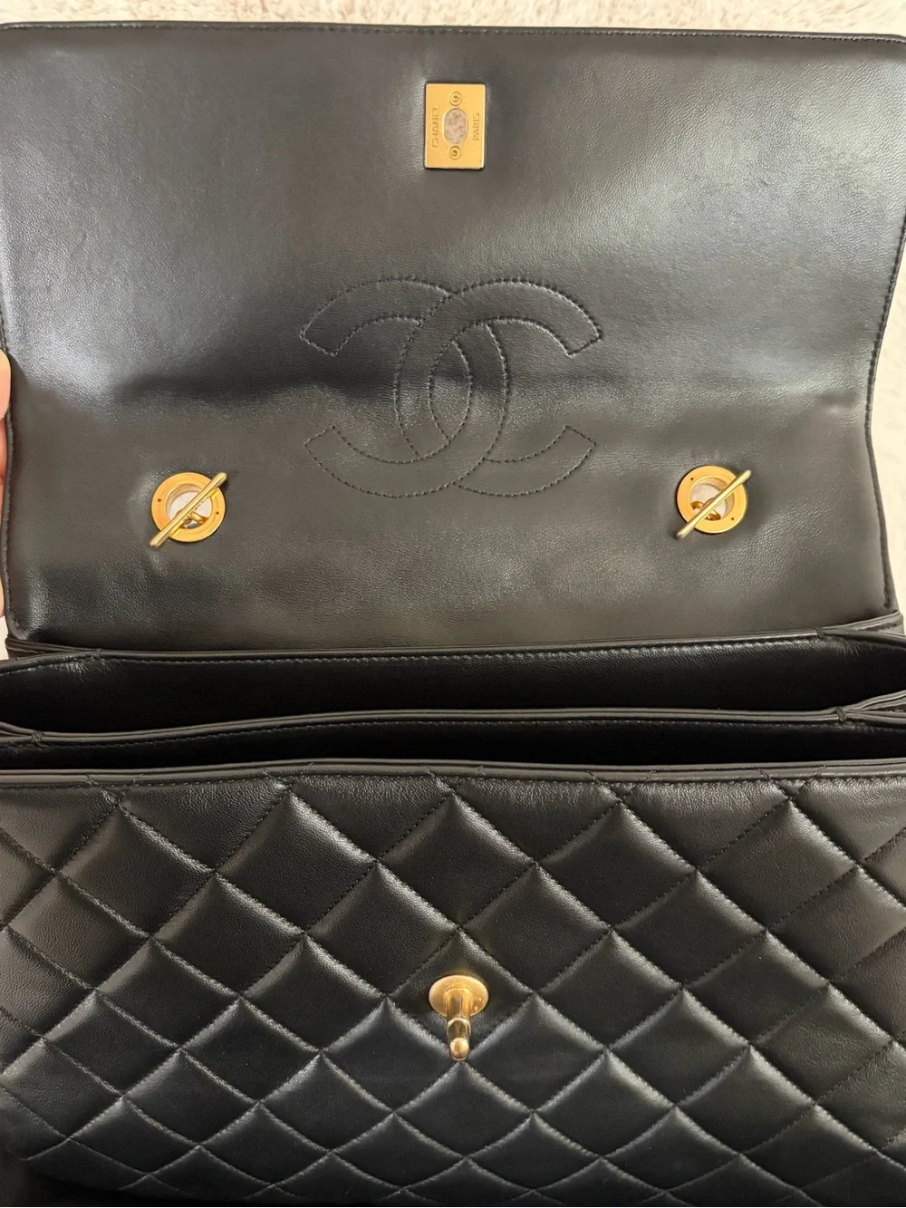 Large CHANEL Trendy CC Lambskin leather Shoulder Bag Black with Gold Hardware